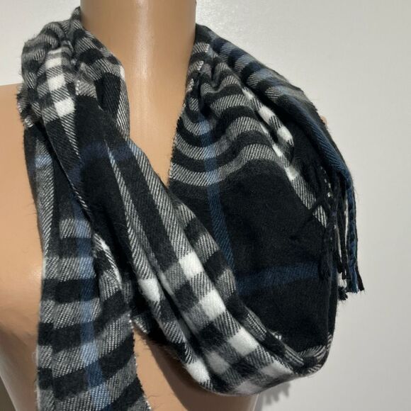 Cejon Women's White Black Plaid Fringe Knit Wrap Scarf - Picture 3 of 5